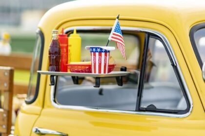 Dinslaken: Amerikanische Autos auf der Trabrennbahn zu bestaunen