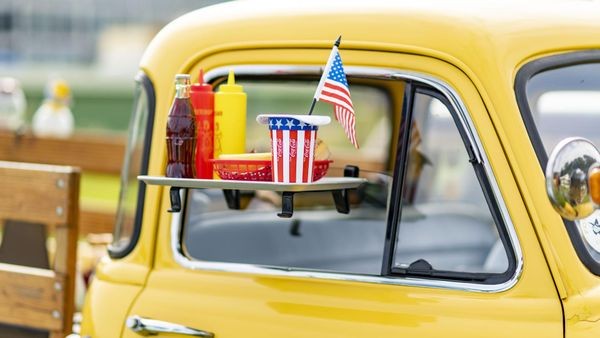 Dinslaken: Amerikanische Autos auf der Trabrennbahn zu bestaunen