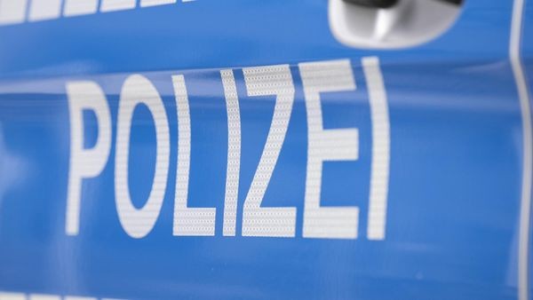 Dinslaken: Unfall mit Kind - Autofahrer hält nicht an