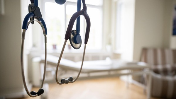 Dinslakener Ärztin hört auf: So geht es für Patienten weiter