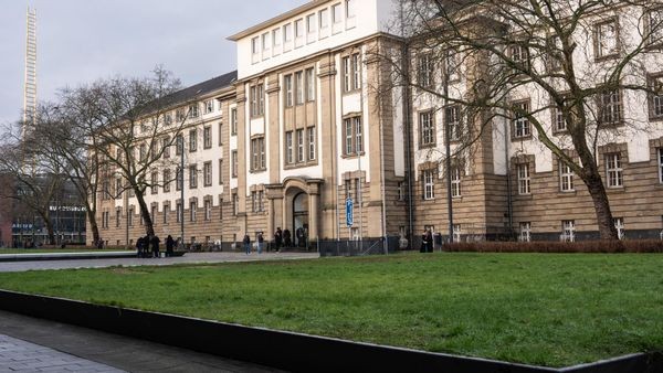 Dinslakener soll eigene Tochter (12) sexuell missbraucht haben