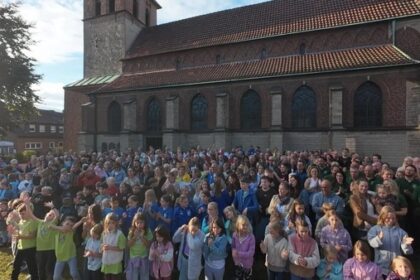 Drohne und Riesenchor in Hünxe: Das steckt hinter der Aktion