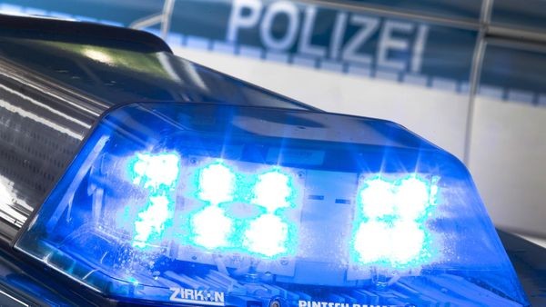 Einsatz bei Party: Gast in Gewahrsam – Polizist verletzt