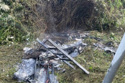 Elektrobrand in Dinslaken: Traktor fährt gegen Schaltschrank – Strom fällt aus