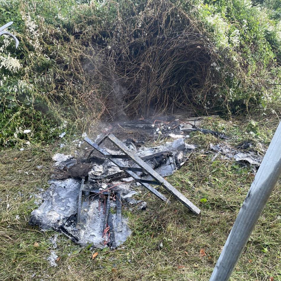 Elektrobrand in Dinslaken: Traktor fährt gegen Schaltschrank – Strom fällt aus