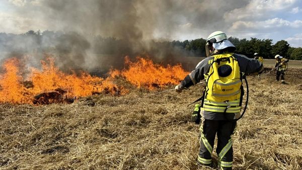 Feuerwehr Hünxe übt Bekämpfung von Vegetationsbränden