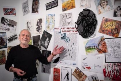 Gegen den Krieg: Dinslakener will mit Kunst Brücken bauen