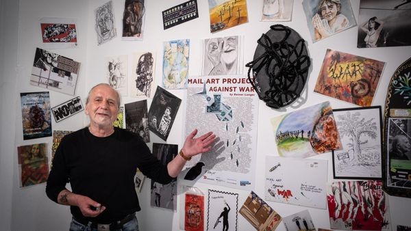 Gegen den Krieg: Dinslakener will mit Kunst Brücken bauen