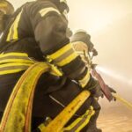 Hünxe-Drevenack: Auto brennt lichterloh - Feuerwehr löscht