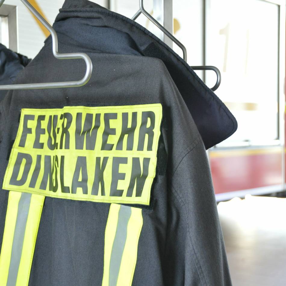 In Dinslaken und Voerde: Feuerwehr und Rettungskräfte rücken mehr als 20 Mal aus