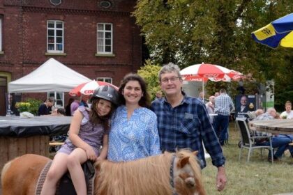 Kuriose Wahl: Vater und Tochter kandidieren gegeneinander