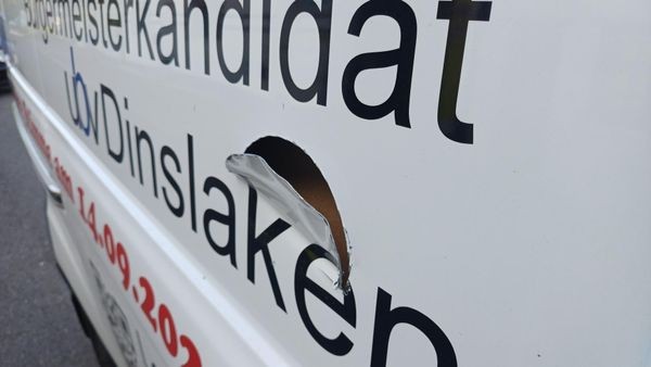 Loch in Wahlkampfauto geschnitten – Staatsschutz eingeschaltet