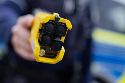 Mangelhafte Ausstattung der Polizei?: Keine Taser im Kreis Wesel im Einsatz – „Das ist ein Skandal“