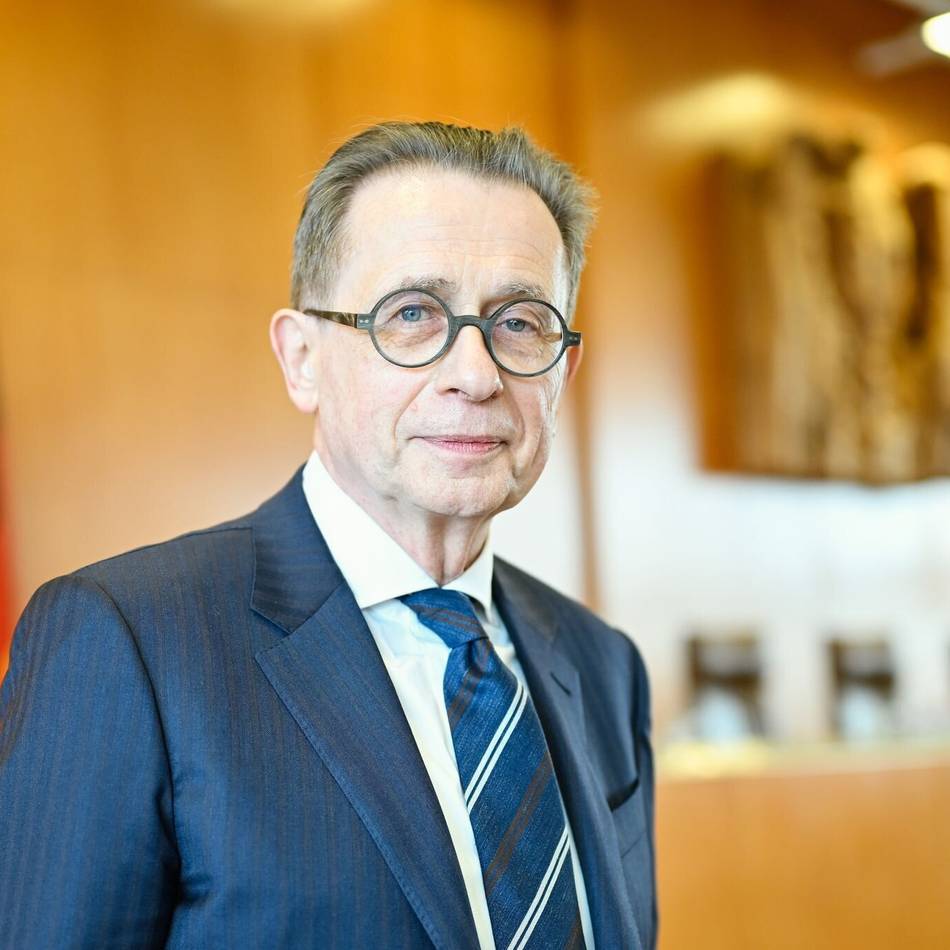 Nach Klage von Dinslakener Notar: Bundesverfassungsgericht kippt Altersgrenze für nebenberufliche Notare