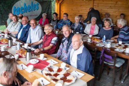 Nach mehr als 55 Jahren: Ganz besonderes Schultreffen in Hünxe