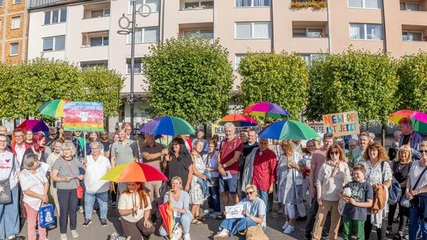 „Nie wieder ist jetzt“ - Mahnwache gegen Rechts in Dinslaken