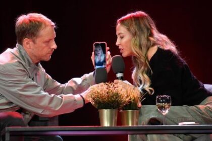 Pochers in Dinslaken: Plötzlich ruft ein Promi in der Show an