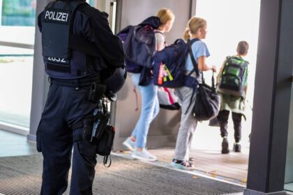 Polzeieinsatz an Dinslakener Schule: Schüler erstaunt - „Ich lebe noch!“