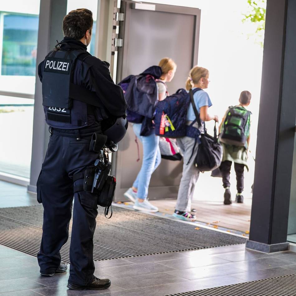 Polzeieinsatz an Dinslakener Schule: Schüler erstaunt - „Ich lebe noch!“