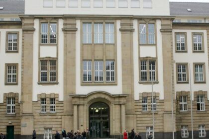 Prozess vor Landgericht Duisburg: Dinslakener soll eigene Tochter sexuell missbraucht haben