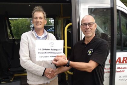 Seit 1999 am Start: Bürgerbus Hünxe begrüßt 80.000 Fahrgast