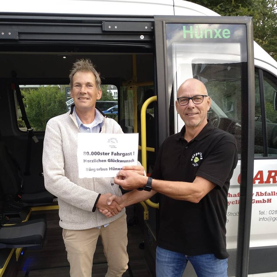 Seit 1999 am Start: Bürgerbus Hünxe begrüßt 80.000 Fahrgast