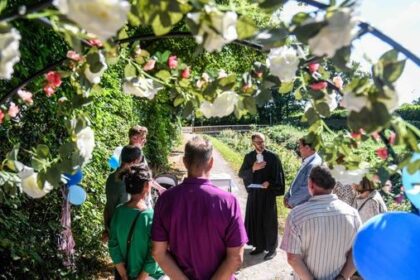 Taufe am Rotbach: „Das hat unsere Erwartungen übertroffen“