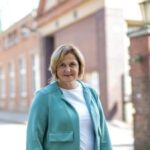 Unfall im Wahlkampf: Dinslakens Bürgermeisterin an Krücken