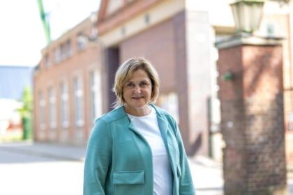 Unfall im Wahlkampf: Dinslakens Bürgermeisterin an Krücken