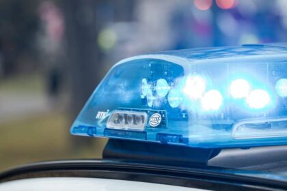 Verkehrsunfallflucht in Hünxe: Lkw reißt im Vorbeifahren Außenspiegel ab – und fährt weiter