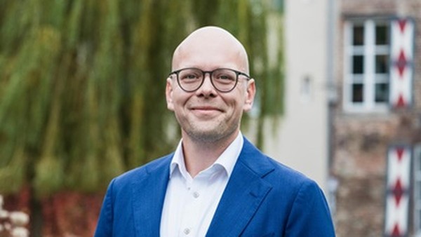 Wahlsieger Simon Panke: Noch sitzt er auf der Reservebank