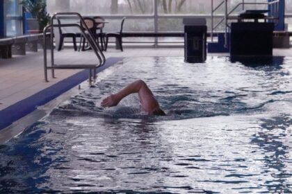 24-Stunden-Schwimmen im Hallenbad Voerde: Das steckt hinter der Benefizaktion