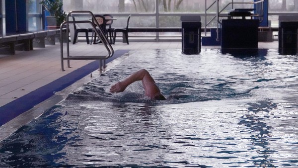 24-Stunden-Schwimmen im Hallenbad Voerde: Das steckt hinter der Benefizaktion