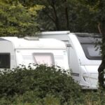 Ärger in Dinslaken: Wohnwagen blockiert Parkplatz wochenlang