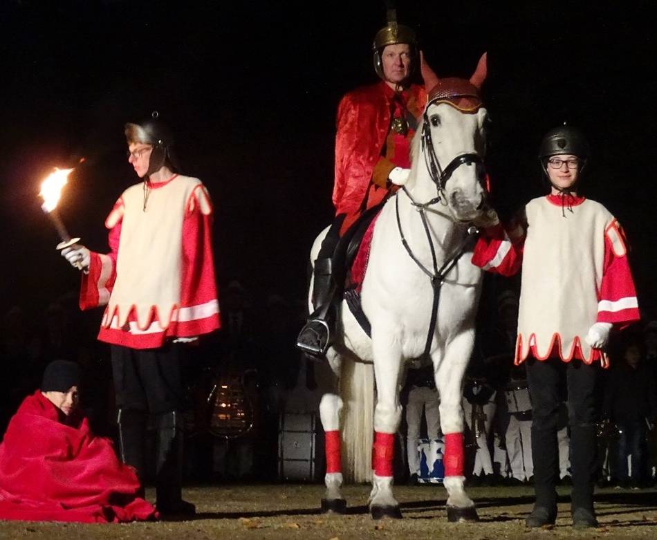 Am 8. November im Burgtheater: Wo Sankt Martin in Dinslaken wieder seinen Mantel teilt