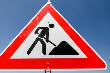 Arbeiten an Rohrleitungen: Hier müssen Fußgänger aufpassen