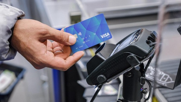 Bezahlkarte für Flüchtlinge – Hünxer Politikerin kritisiert Nispa: „Erpressung“