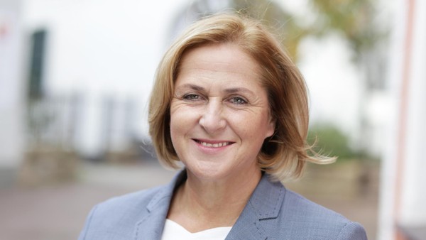 Dinslaken: Bürgermeisterin verabschiedet sich aus Amt – „war kein Spaziergang“