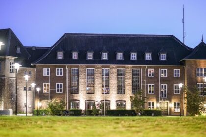 Dinslakenerin kritisiert Bürgermeisterin: „Die Spitze des Eisbergs“