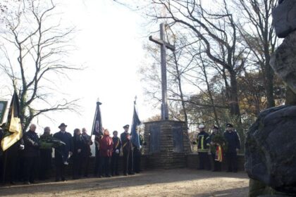 Dreister Diebstahl in Hünxe: Bronzeplatten aus Ehrenmal geklaut