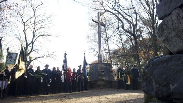Dreister Diebstahl in Hünxe: Bronzeplatten aus Ehrenmal geklaut