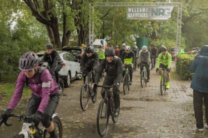 „Gravelbiker sind echt krasse Menschen“: Erster Niederrhein-Gravel wird zur großen Schlammschlacht