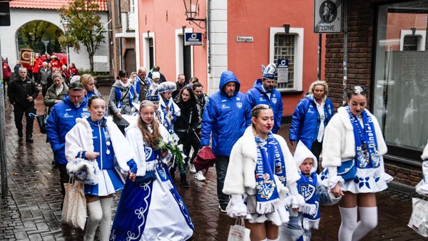 Jeck in der Kirche: Dinslakener Karnevalisten feiern Gottesdienst