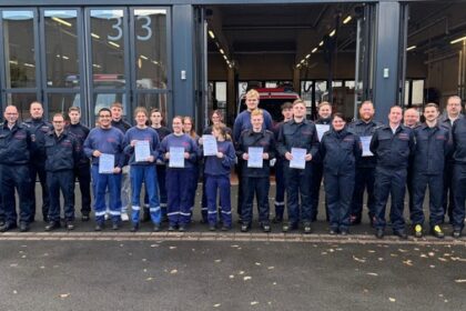 Leben retten lernen: Urkunden für Dinslakener Feuerwehrleute