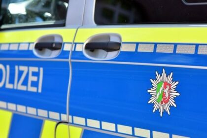 Polizei sucht Rollerfahrer nach Unfall in Dinslaken