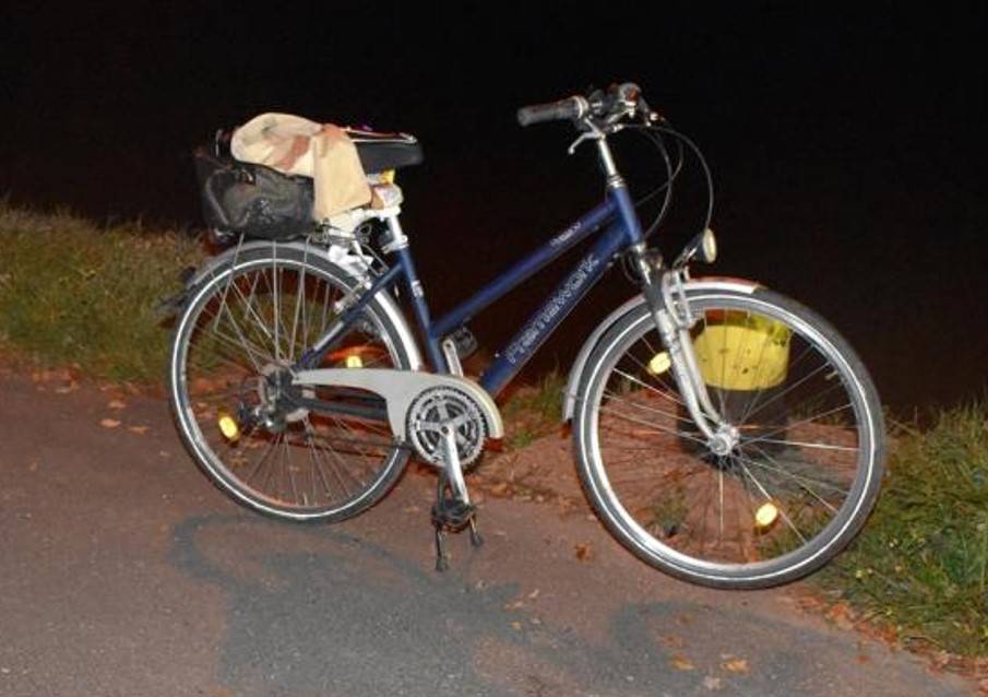 Polizei sucht Zeugen: Schiffsführer entdeckt leblose Frau im Kanal bei Voerde