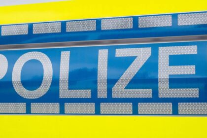Polizei sucht Zeugen: Unbekannte stehlen Absatzcontainer vom Güterbahnhof