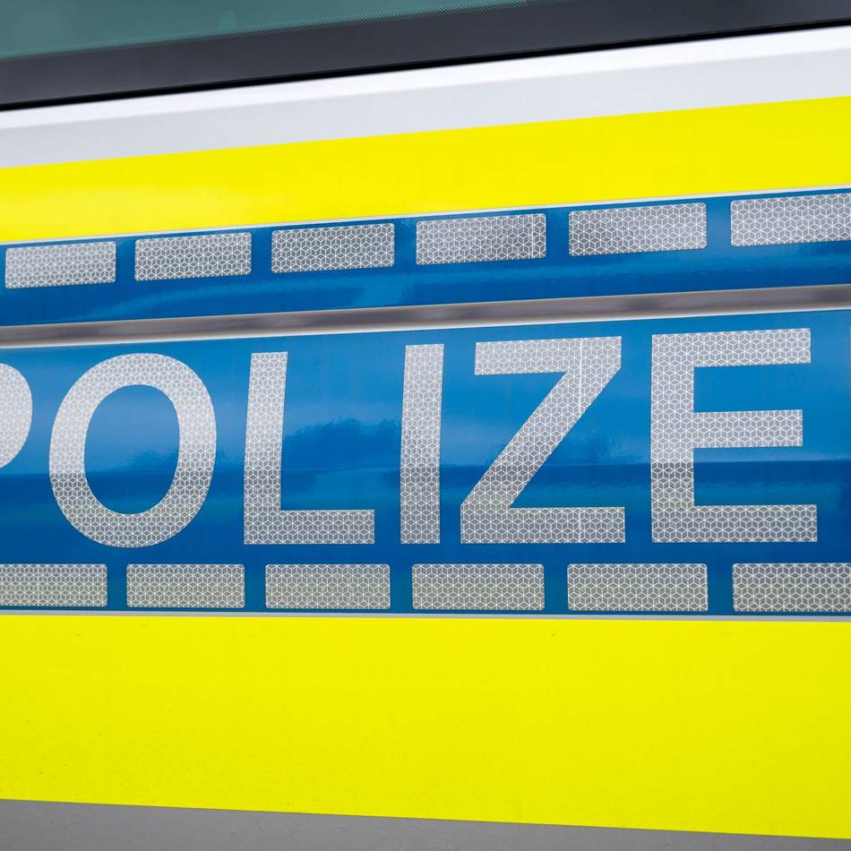 Polizei sucht Zeugen: Unbekannte stehlen Absatzcontainer vom Güterbahnhof