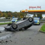 Spektakulärer Unfall an der A3 bei Hünxe: Auto landet auf dem Dach