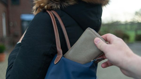 Taschendiebstahl: Polizei gibt Tipps – so schützt man sich